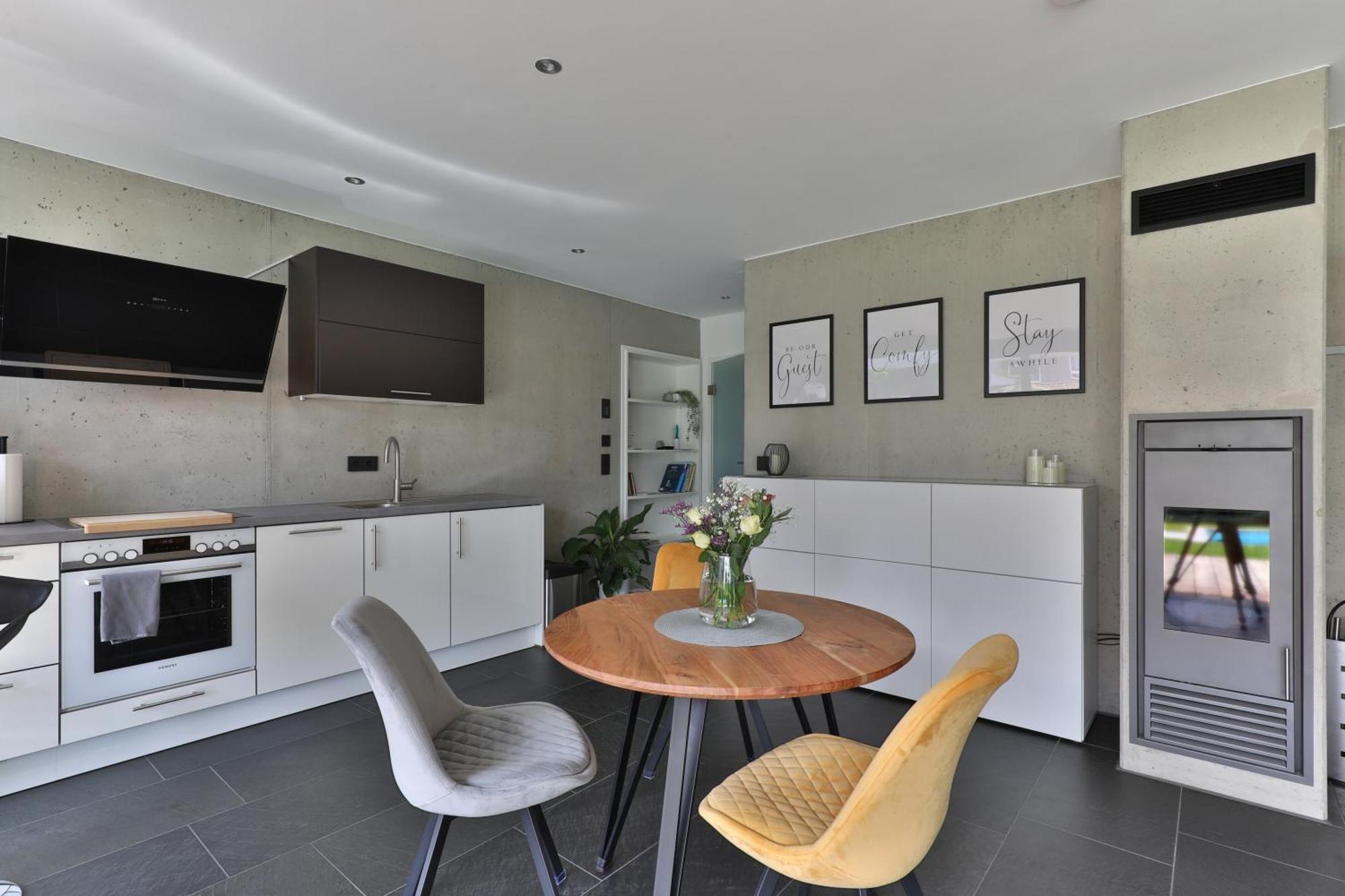 Modernes Studio-Apartment Gersthofen Bagian luar foto
