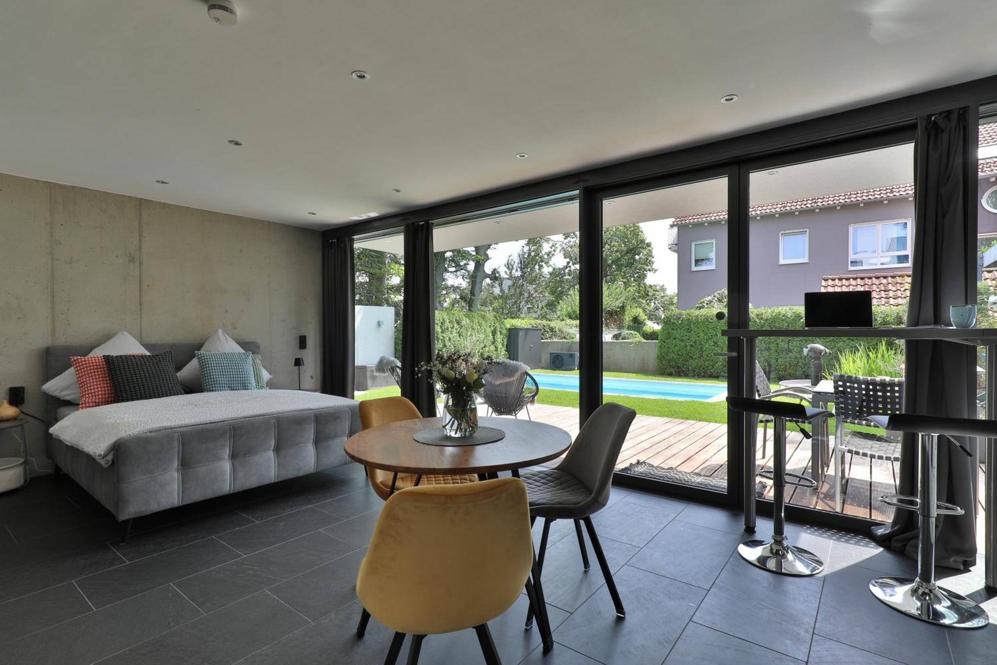 Modernes Studio-Apartment Gersthofen Bagian luar foto