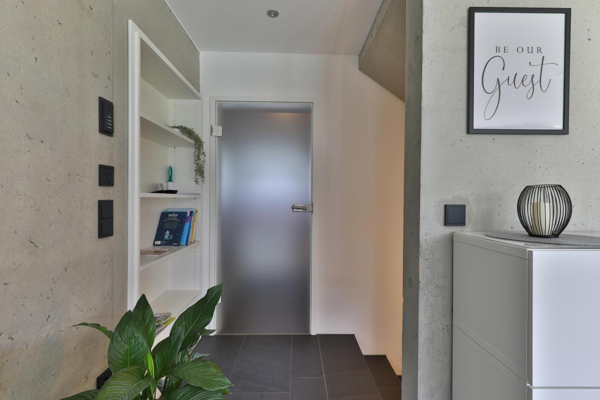 Modernes Studio-Apartment Gersthofen Bagian luar foto