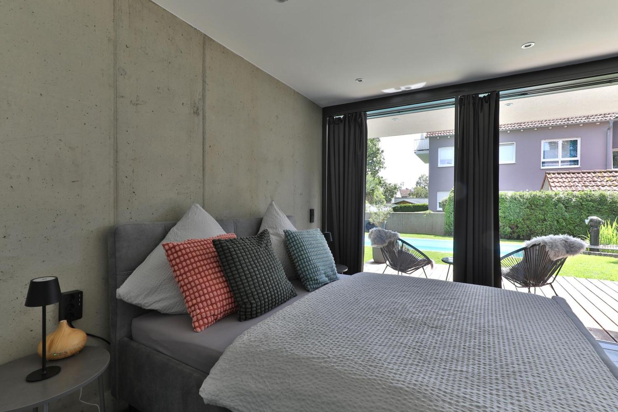 Modernes Studio-Apartment Gersthofen Bagian luar foto