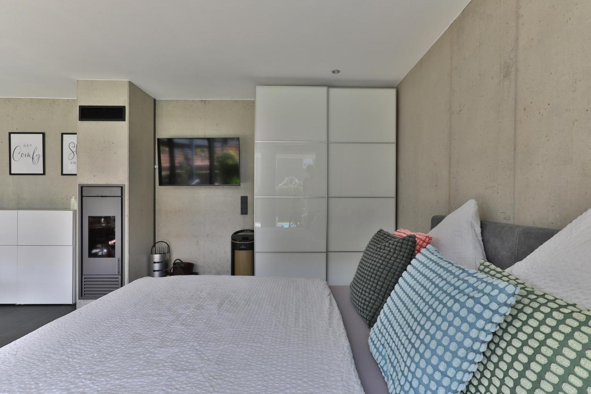 Modernes Studio-Apartment Gersthofen Bagian luar foto