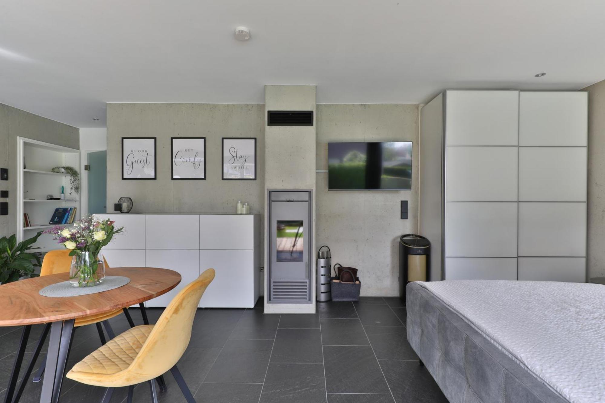 Modernes Studio-Apartment Gersthofen Bagian luar foto