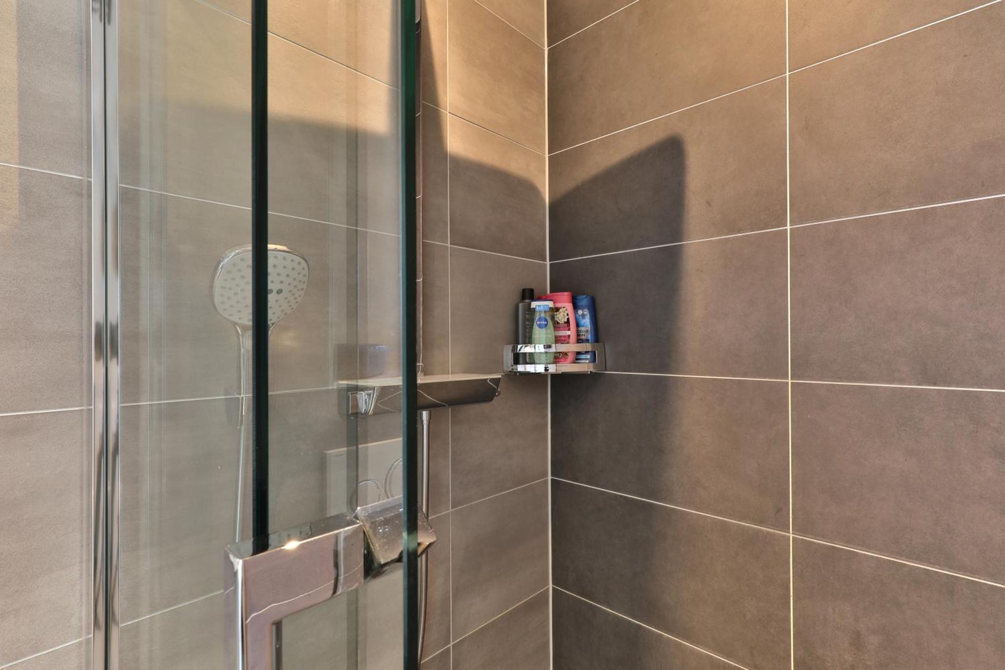 Modernes Studio-Apartment Gersthofen Bagian luar foto