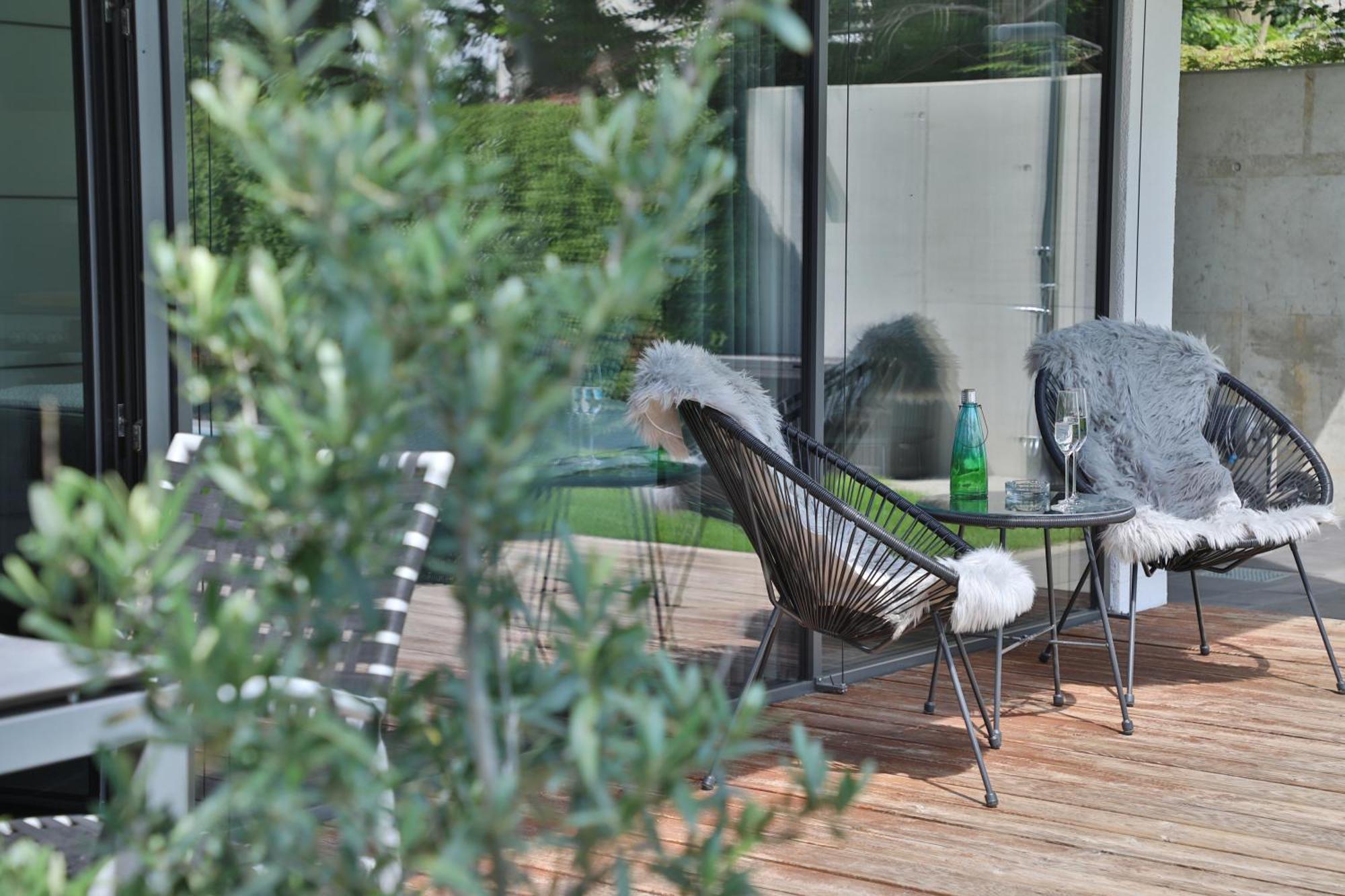 Modernes Studio-Apartment Gersthofen Bagian luar foto