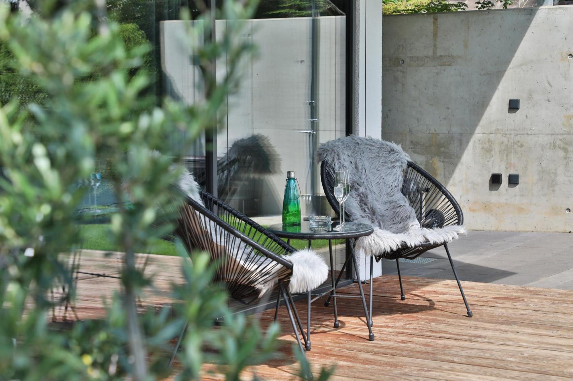 Modernes Studio-Apartment Gersthofen Bagian luar foto