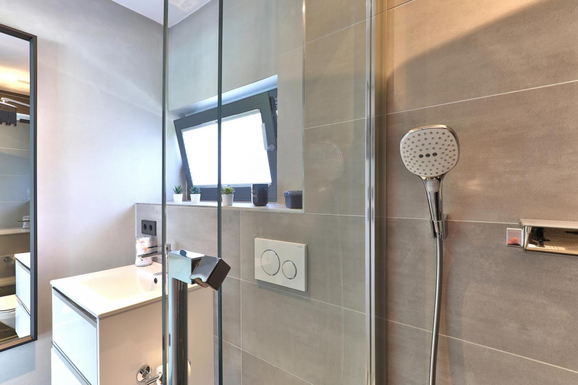 Modernes Studio-Apartment Gersthofen Bagian luar foto
