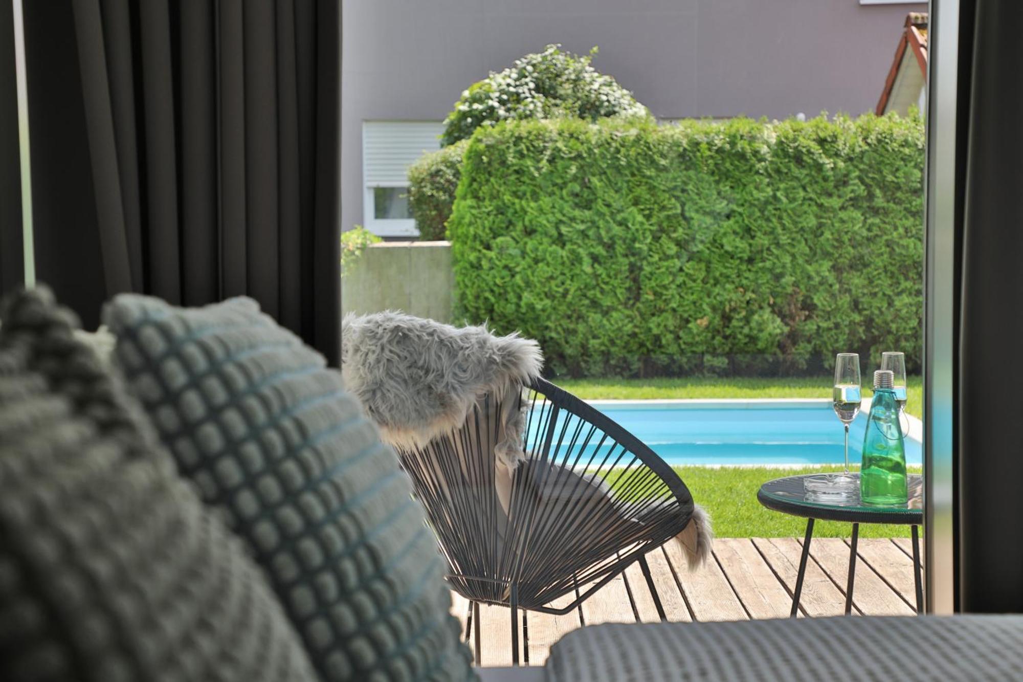 Modernes Studio-Apartment Gersthofen Bagian luar foto